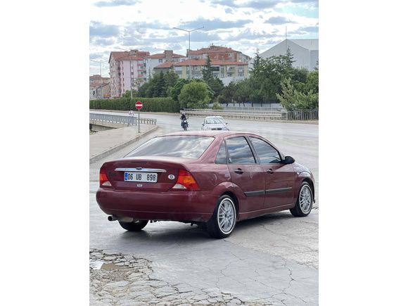 Sahibinden Ford Focus 1.6 Ghia 2000 Model 