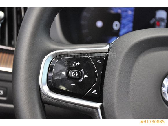 OTOMOL MERTER 2024 VOLVO XC60 2.0 B5 PLUS DARK
