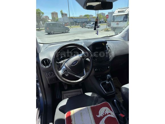 2022 model Ford Courier mavi 57.500 km’de
