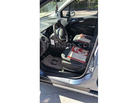 2022 model Ford Courier mavi 57.500 km’de