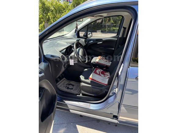 2022 model Ford Courier mavi 57.500 km’de