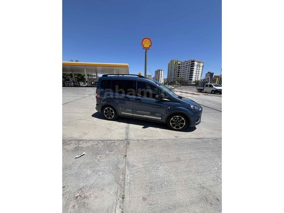 2022 model Ford Courier mavi 57.500 km’de