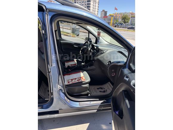 2022 model Ford Courier mavi 57.500 km’de