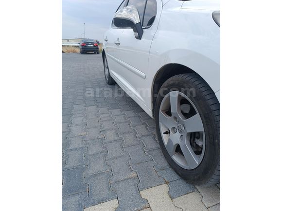 Sahibinden Peugeot 207 1.6 VTi Active 2011 Model