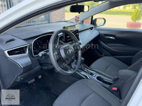 2024 COROLLA 1.5 VİSİON 14 BİN KM SERVİS BAKIMLI GARANTİ