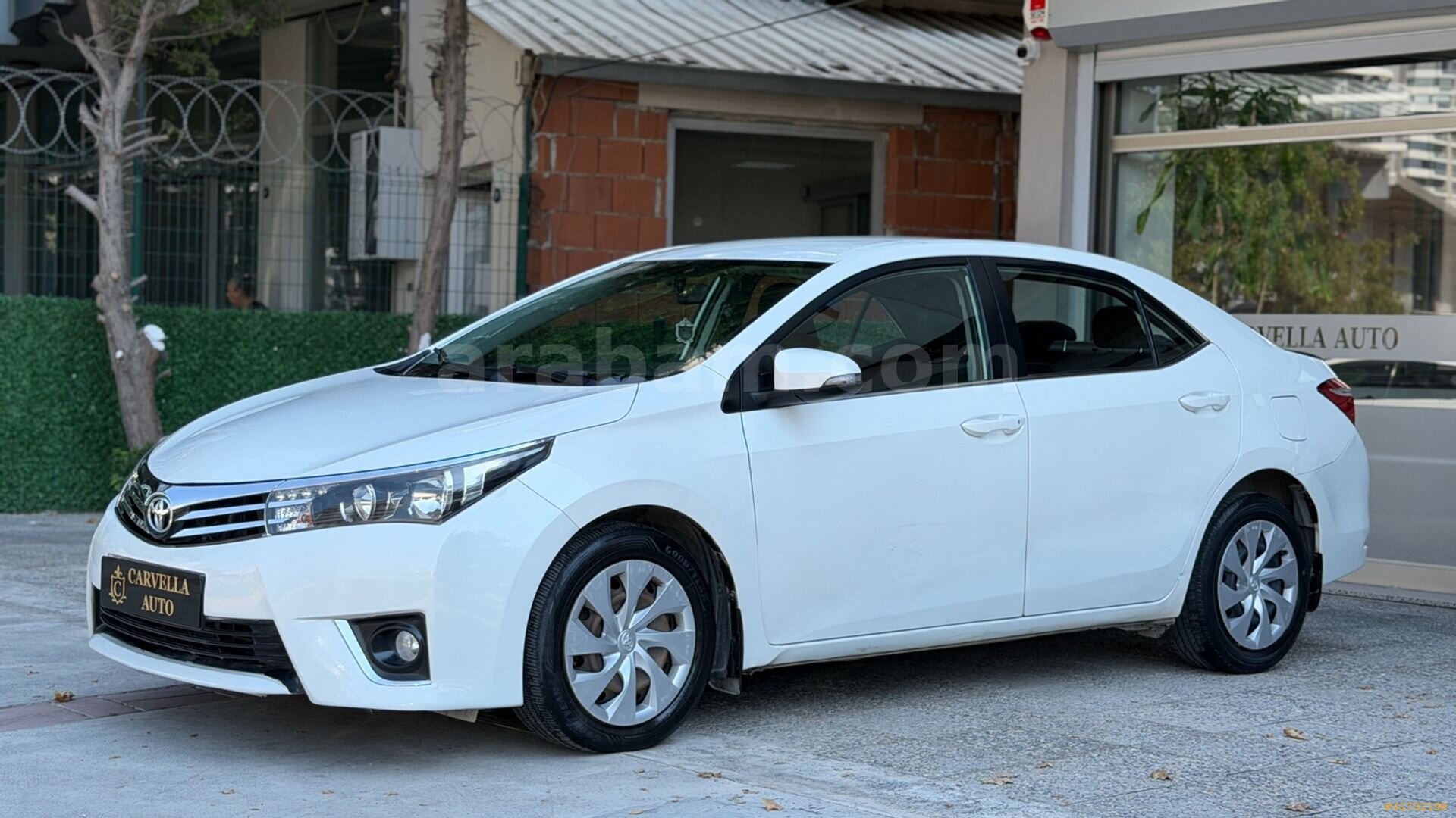 Galeriden Toyota Corolla 1.4 D-4D Touch 2015 Model İzmir 215.000 km Beyaz 2