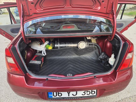 Sahibinden Renault Clio 1.4 RNA 2000 Model
