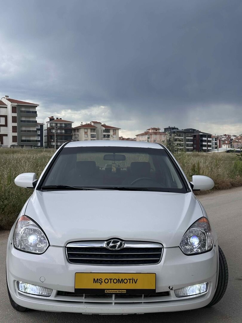 Galeriden Hyundai Accent Era 1.5 CRDi-VGT Team 2007 Model Eskişehir 274.000 km Beyaz 2