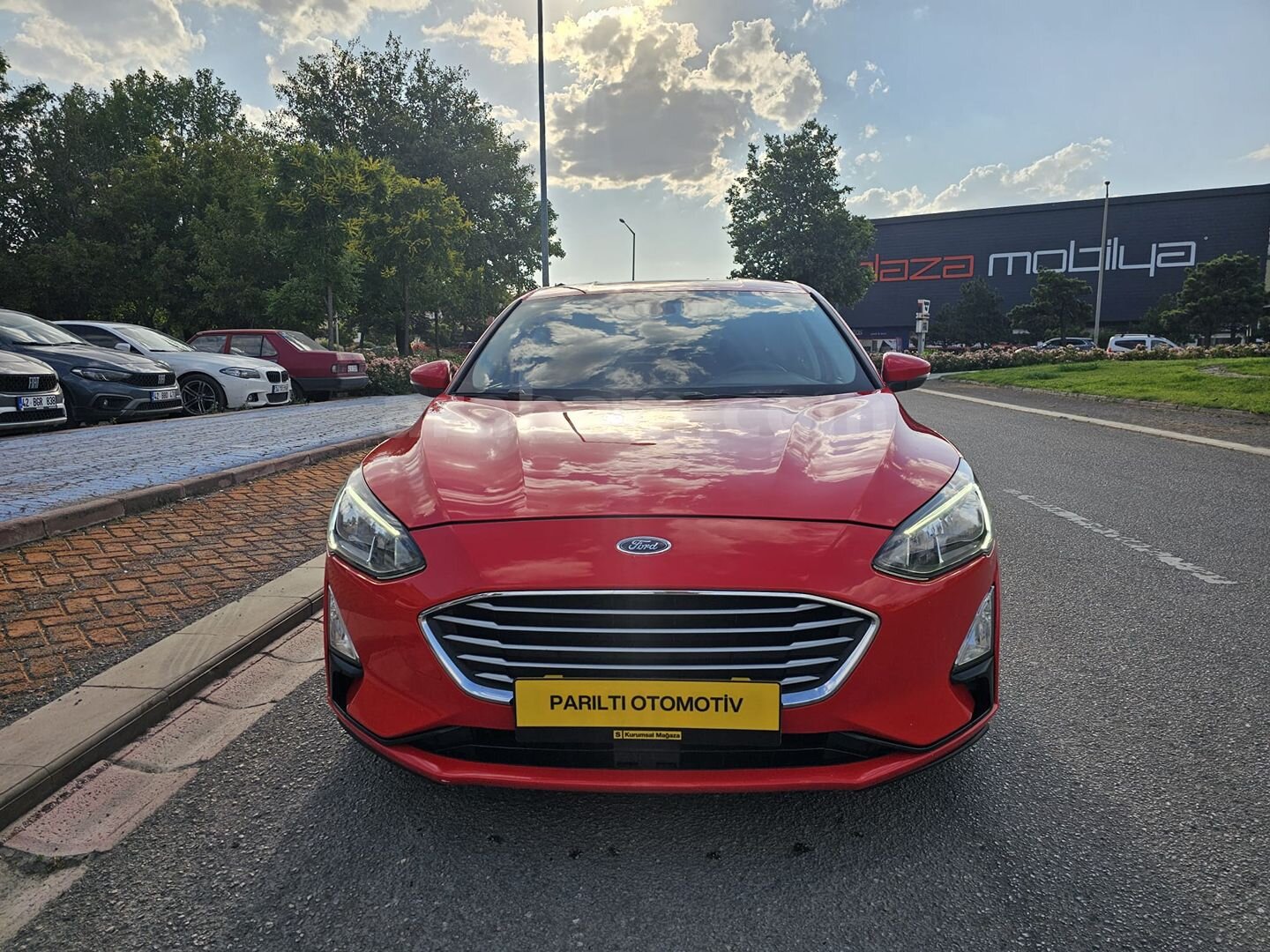 Galeriden Ford Focus 1.5 TDCi Trend X 2019 Model Konya 160.000 km Kırmızı 2