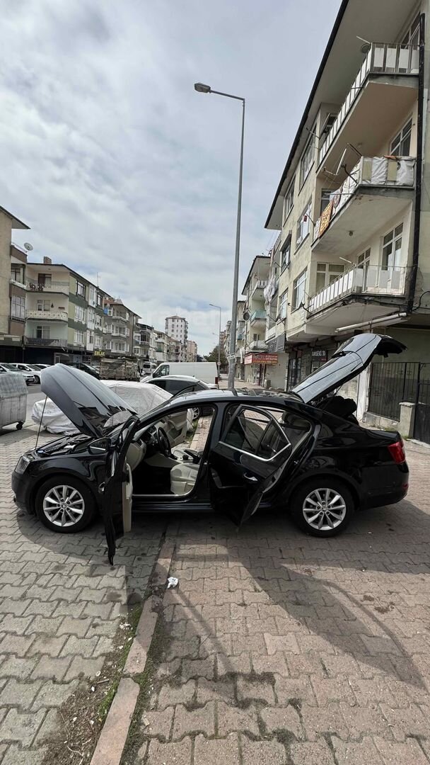 Sahibinden Skoda Octavia 1.6 TDI Elegance 2013 Model Kayseri 390.000 km Siyah 5