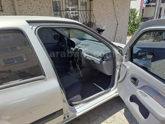 Sahibinden Renault Clio 1.4 RNA 2000 Model