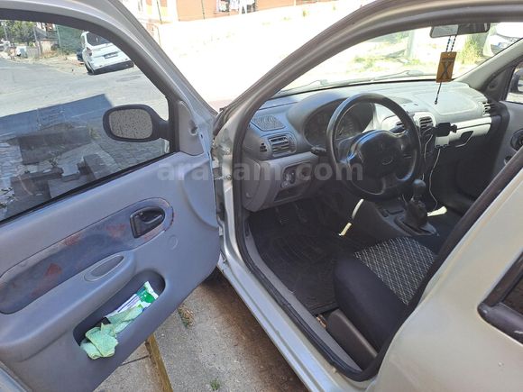 Sahibinden Renault Clio 1.4 RNA 2000 Model