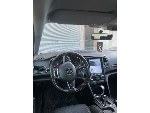 Sahibinden Renault Megane 1.5 dCi Touch 2018 Model arata ekstra  tesla ekran ve geri görüş kamerası bulunmaktadır 