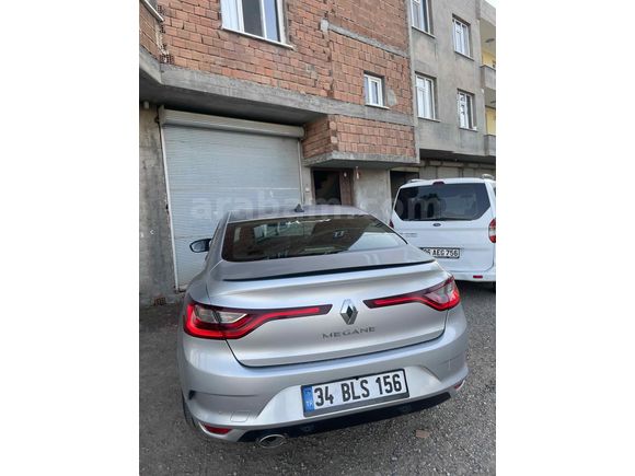 Sahibinden Renault Megane 1.5 dCi Touch 2018 Model arata ekstra  tesla ekran ve geri görüş kamerası bulunmaktadır 