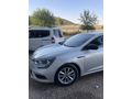 Sahibinden Renault Megane 1.5 dCi Touch 2018 Model arata ekstra  tesla ekran ve geri görüş kamerası bulunmaktadır 