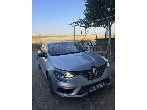 Sahibinden Renault Megane 1.5 dCi Touch 2018 Model arata ekstra  tesla ekran ve geri görüş kamerası bulunmaktadır 