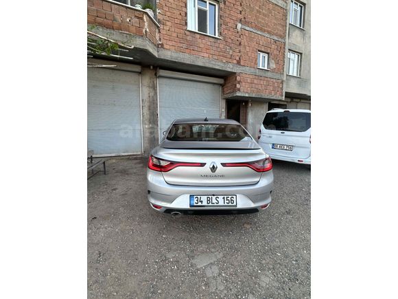 Sahibinden Renault Megane 1.5 dCi Touch 2018 Model arata ekstra  tesla ekran ve geri görüş kamerası bulunmaktadır 