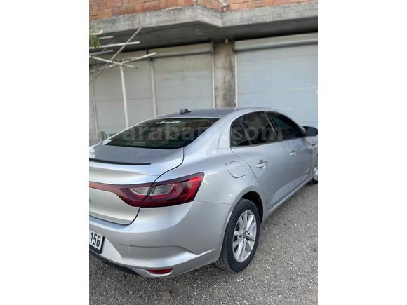 Sahibinden Renault Megane 1.5 dCi Touch 2018 Model arata ekstra  tesla ekran ve geri görüş kamerası bulunmaktadır 