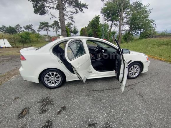 Sahibinden Mitsubishi Lancer 1.6 Invite 2011 Model