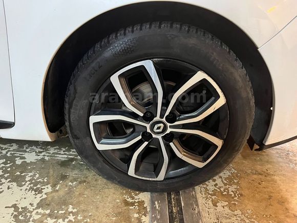otomobil Renault Clio 1.5 DCI Icon EDC