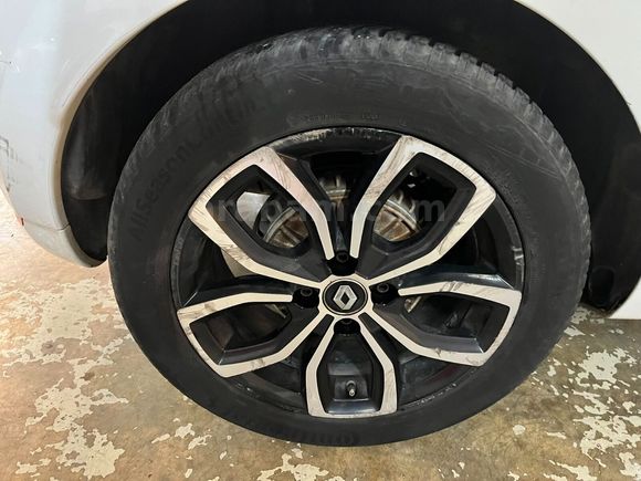 otomobil Renault Clio 1.5 DCI Icon EDC