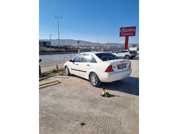Sahibinden Ford Focus 1.6 Ghia 2001 Model