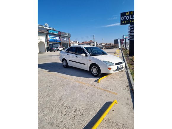 Sahibinden Ford Focus 1.6 Ghia 2001 Model