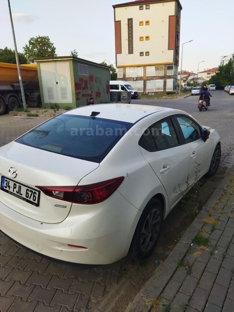 Sahibinden Mazda 3 1.5 SkyActive-G Soul 2015 Model 200.000 km Beyaz 4