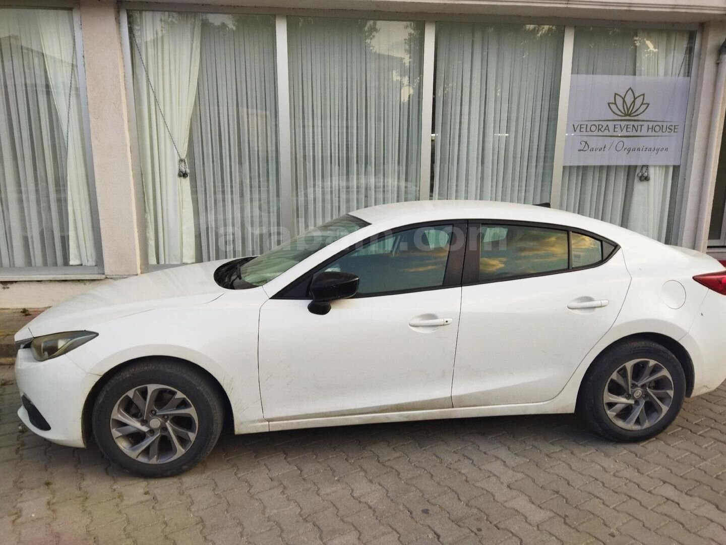 Sahibinden Mazda 3 1.5 SkyActive-G Soul 2015 Model 200.000 km Beyaz 6
