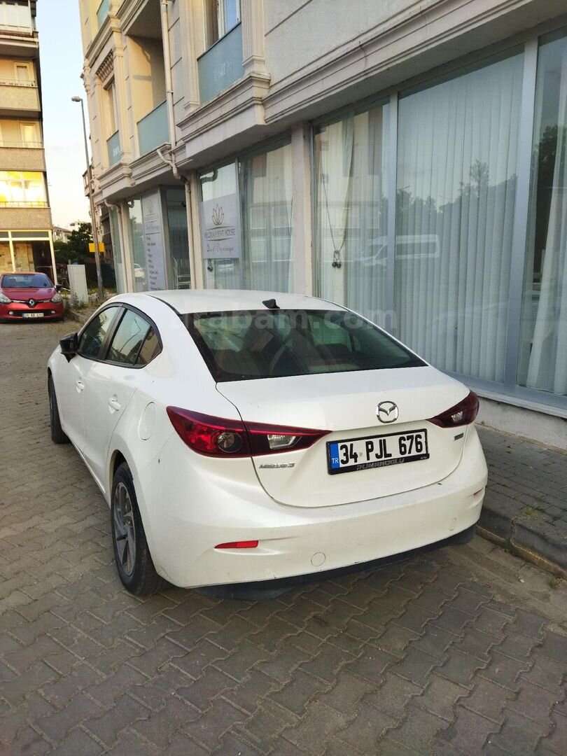 Sahibinden Mazda 3 1.5 SkyActive-G Soul 2015 Model 200.000 km Beyaz 3