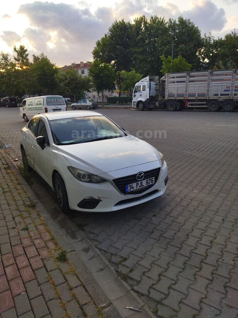Sahibinden Mazda 3 1.5 SkyActive-G Soul 2015 Model 200.000 km Beyaz 5
