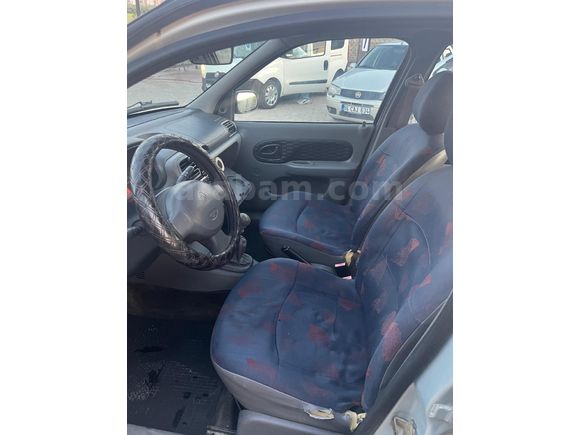 Sahibinden Renault Clio 1.4 RN 2000 Model