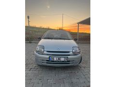 Sahibinden Renault Clio 1.4 RN 2000 Model