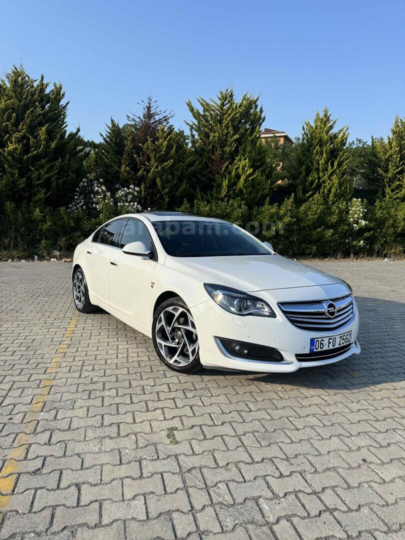 Galeriden Opel Insignia 1.6 CDTI Sport 2015 Model İstanbul 163.000 km Beyaz 2