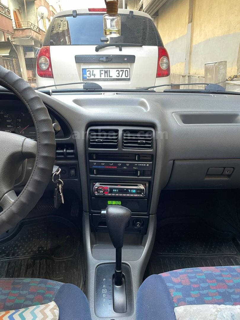 Sahibinden Suzuki Swift 1.3 GLX 2001 Model İstanbul 110.000 km Beyaz 6
