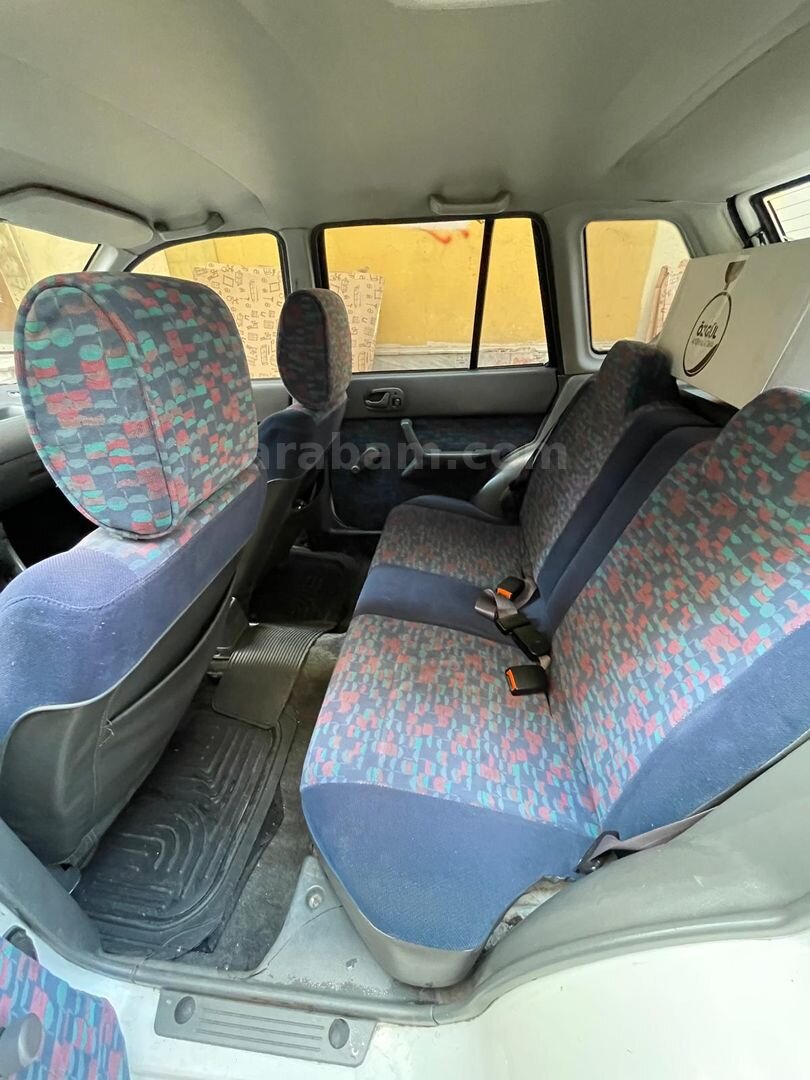 Sahibinden Suzuki Swift 1.3 GLX 2001 Model İstanbul 110.000 km Beyaz 5
