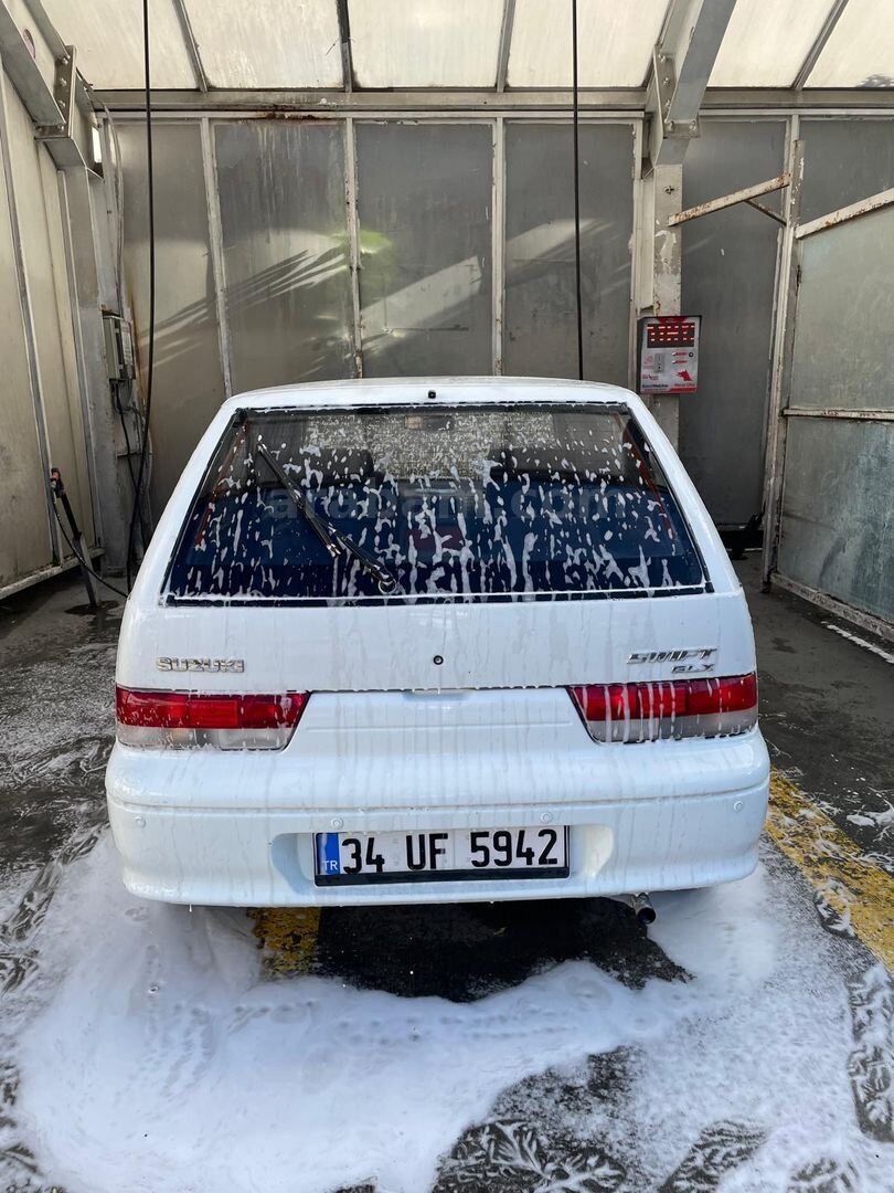 Sahibinden Suzuki Swift 1.3 GLX 2001 Model İstanbul 110.000 km Beyaz 3