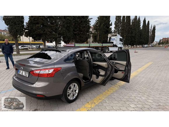 2011 MODEL FORD FOCUS STYLE PLUS