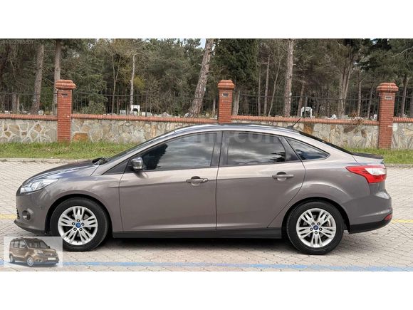 2011 MODEL FORD FOCUS STYLE PLUS