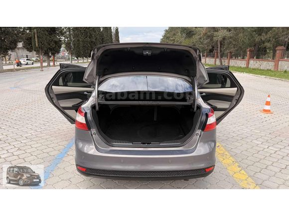 2011 MODEL FORD FOCUS STYLE PLUS