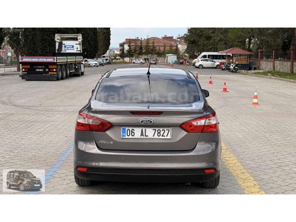 2011 MODEL FORD FOCUS STYLE PLUS
