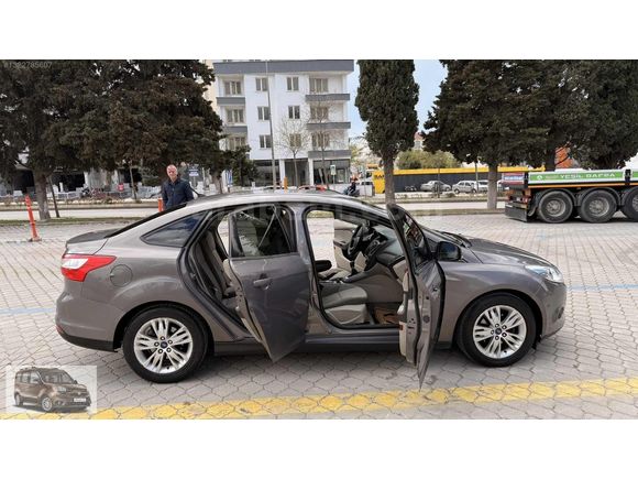 2011 MODEL FORD FOCUS STYLE PLUS