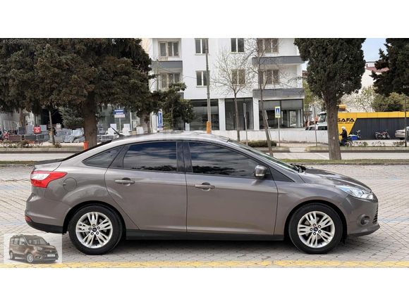 2011 MODEL FORD FOCUS STYLE PLUS