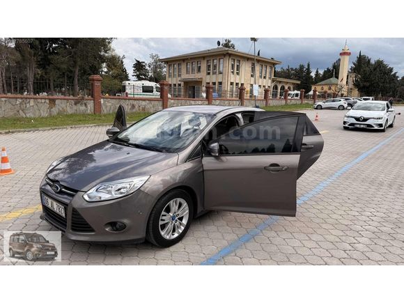 2011 MODEL FORD FOCUS STYLE PLUS