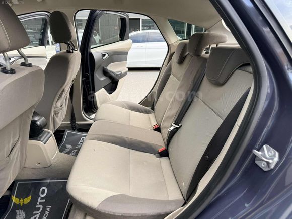 2013 FORD FOCUS 155 BİNDE OTOMATİK DEĞİŞENSİZ LPGLİ EN DOLUSU