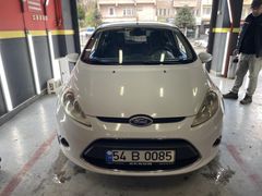 Sahibinden Ford Fiesta 1.4 TDCi Titanium 2011 Model  360.000 km Beyaz