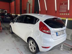 Sahibinden Ford Fiesta 1.4 TDCi Titanium 2011 Model  360.000 km Beyaz
