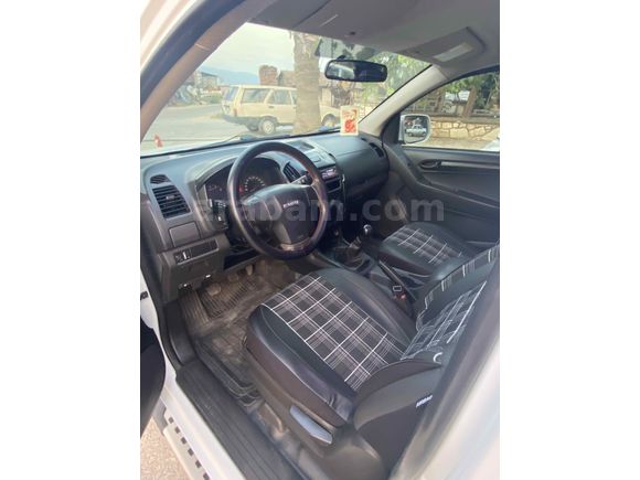 Sahibinden Isuzu D-Max 2.5 4x2 HT 2013 Model  270.000 km Beyaz