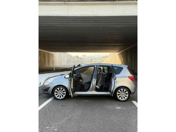 Galeriden Opel Meriva 1.4 T Cosmo 2011 Model Antalya