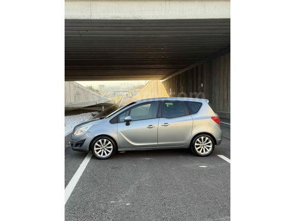 Galeriden Opel Meriva 1.4 T Cosmo 2011 Model Antalya